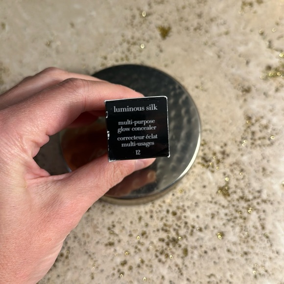 #12- Giorgio Armani luminous silk concealer - deep, tan. - Picture 2 of 4